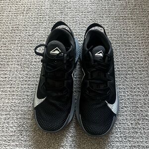 Nike Black and Gray Athletic Shoes Sleek Design